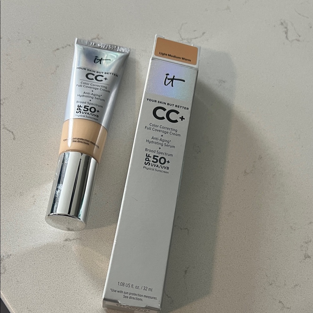 IT Cosmetics CC+ Cream with SPF 50+ in Silver Box - Picture 3 of 3